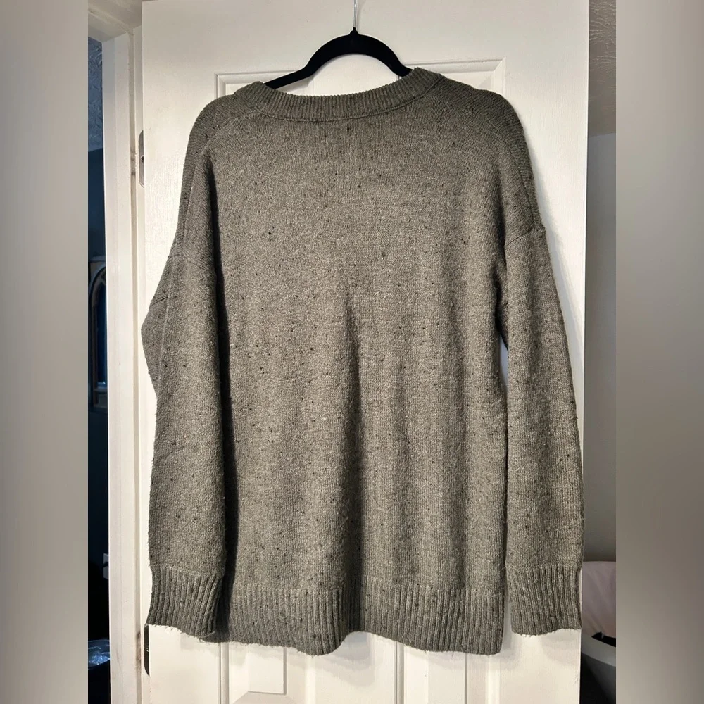 Madewell Donegal Bartlett V-Neck Pullover Sweater in Coziest Yarn - Picture 2 of 6